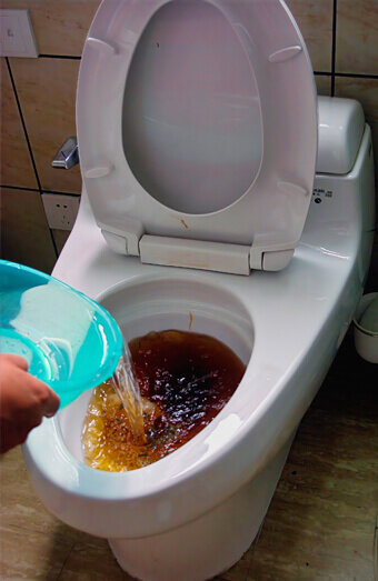 https://blockeddrainssouthperth.com.au/uploads/2025/07/blocked-toilet-93159.jpg