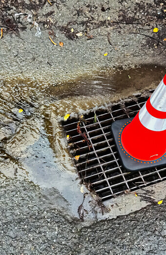 https://blockeddrainssouthperth.com.au/uploads/2025/07/stormwater-drains-60987.jpg
